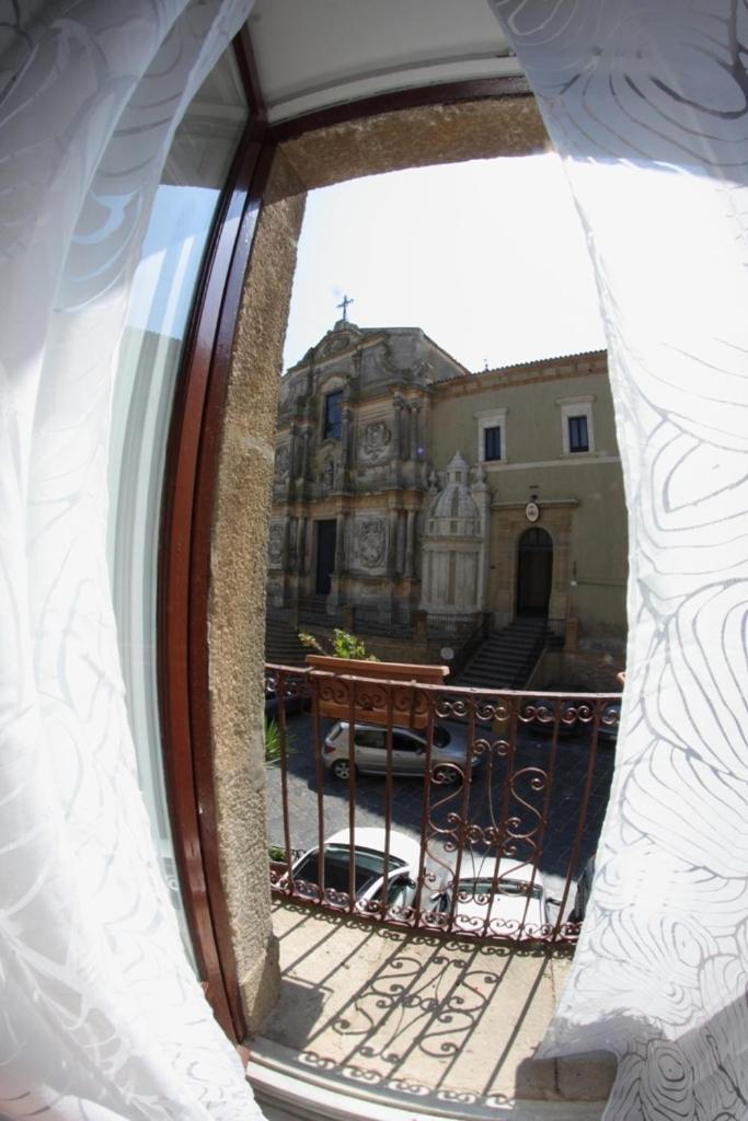 Gualtiero Camere & Suite Caltagirone Room photo